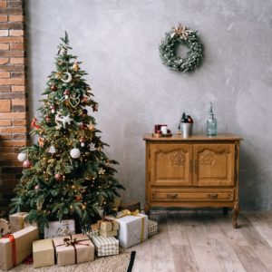 Tree, wreath and gifts
